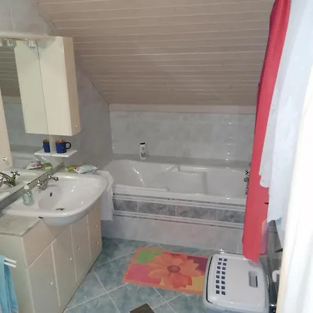 Apartma Cvrsta Trojka 예세니체