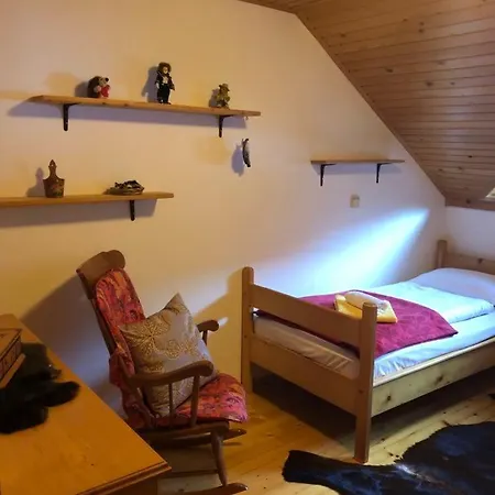 Apartma Cvrsta Trojka 아파트 예세니체